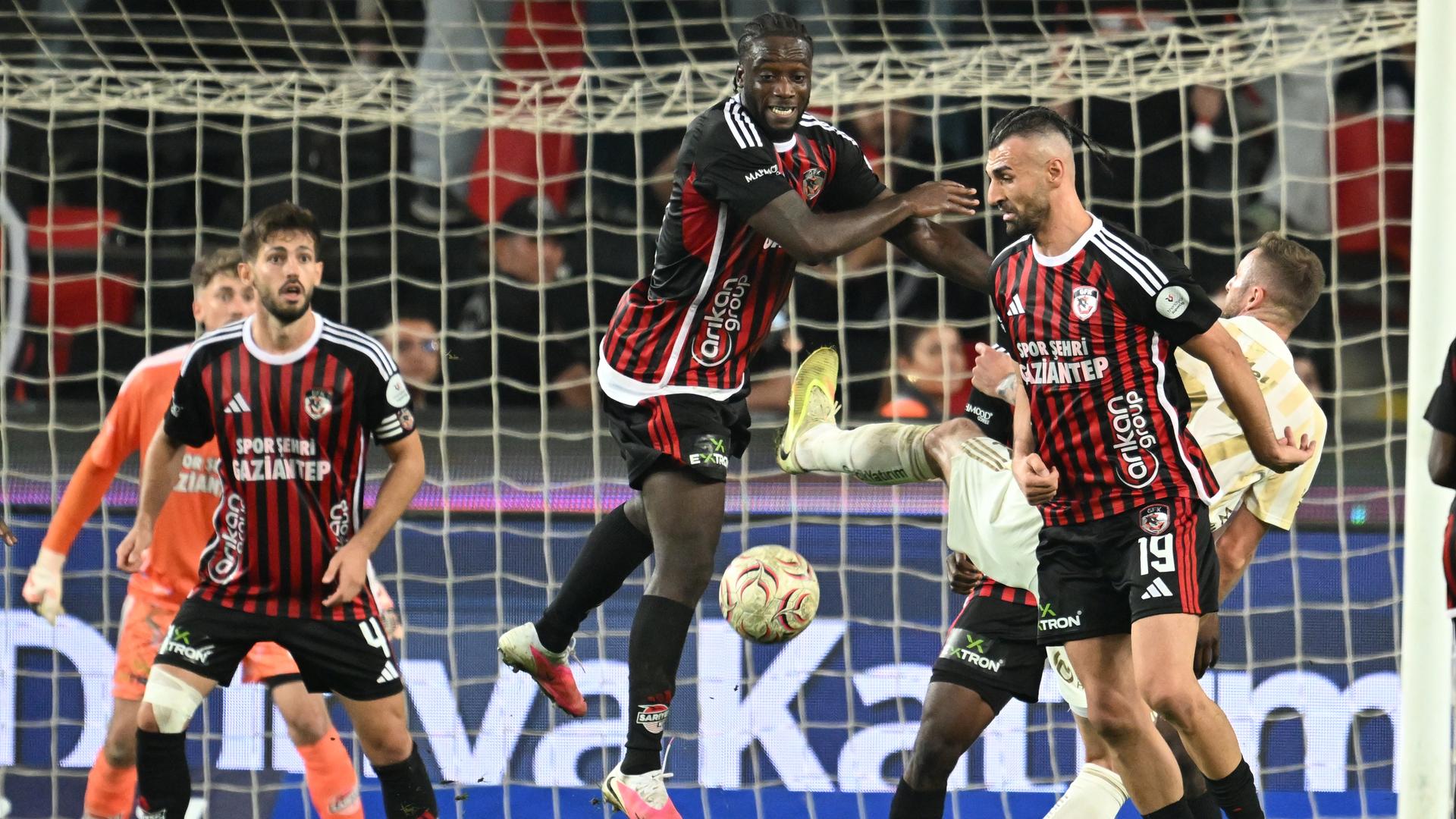 Gaziantep FK'nın Fenerbahçe Kilidi: 9 Maçlık Hasretin Taktiksel Anatomisi