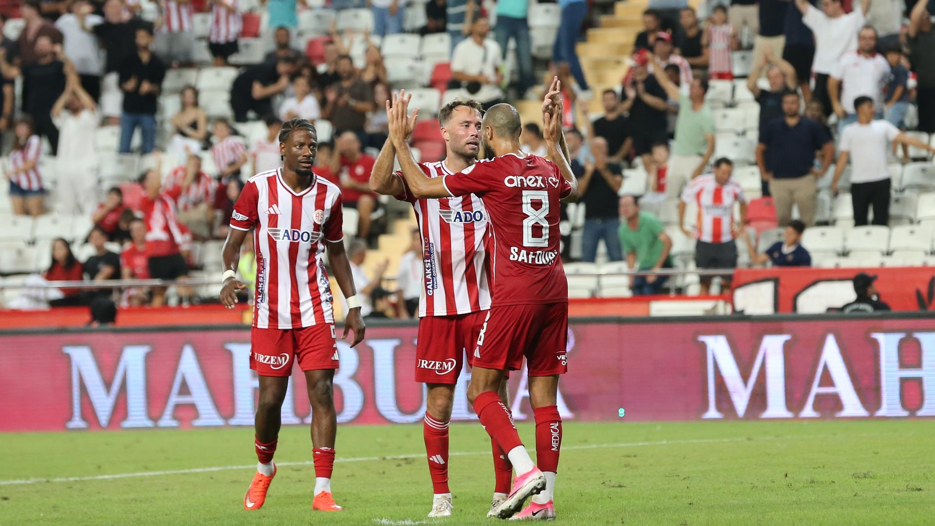 Osman Özköylü İmzalı Antalyaspor Fırtınası: Vanspor Maçında 3 Gol