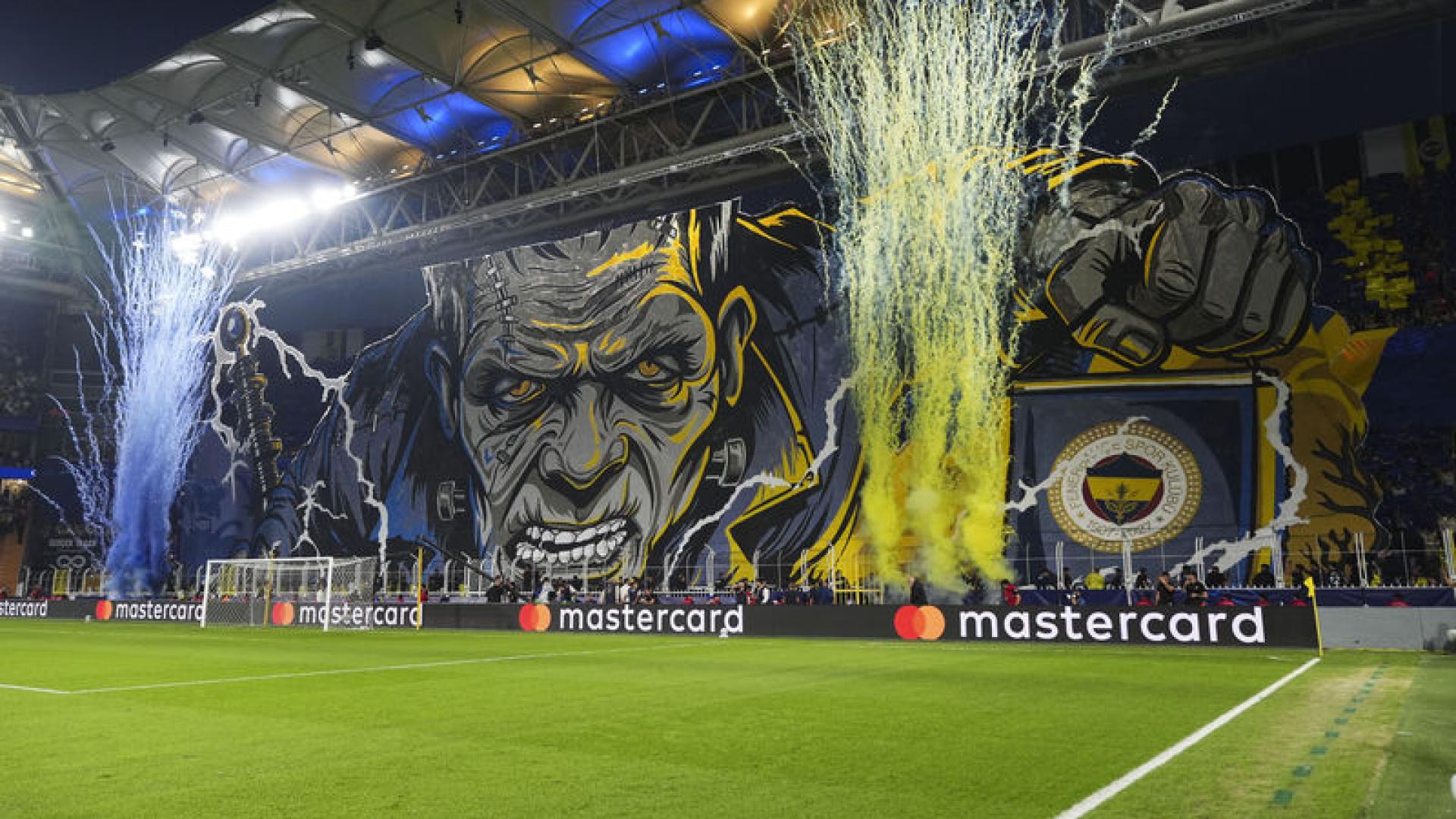Fenerbahçe'den Roma Duvarı Önünde Şampiyonlar Ligi Koreografisi