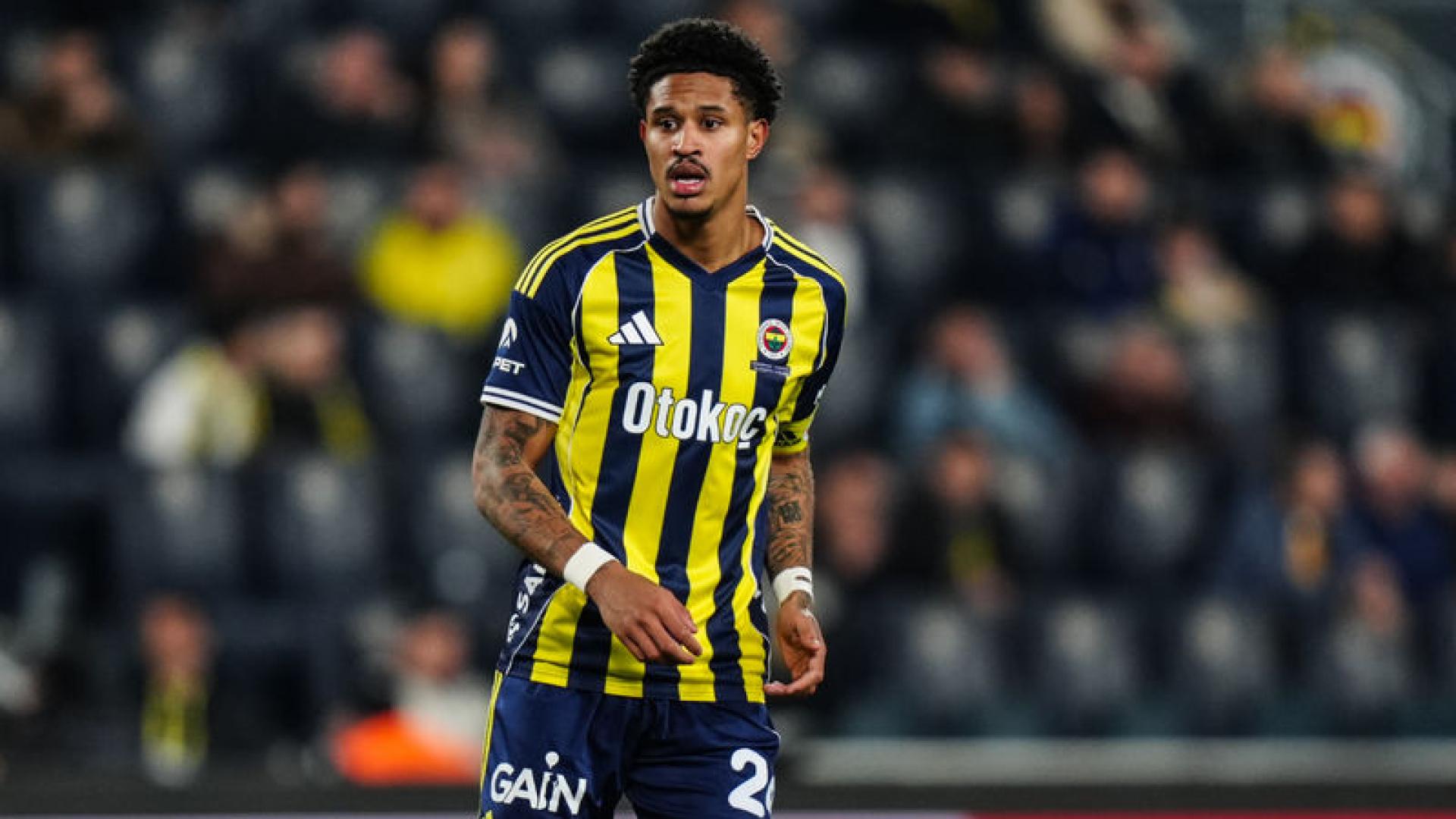 Jayden Oosterwolde Gündemi: Roma'nın Israrlı Takibi ve Fenerbahçe'nin Stratejisi