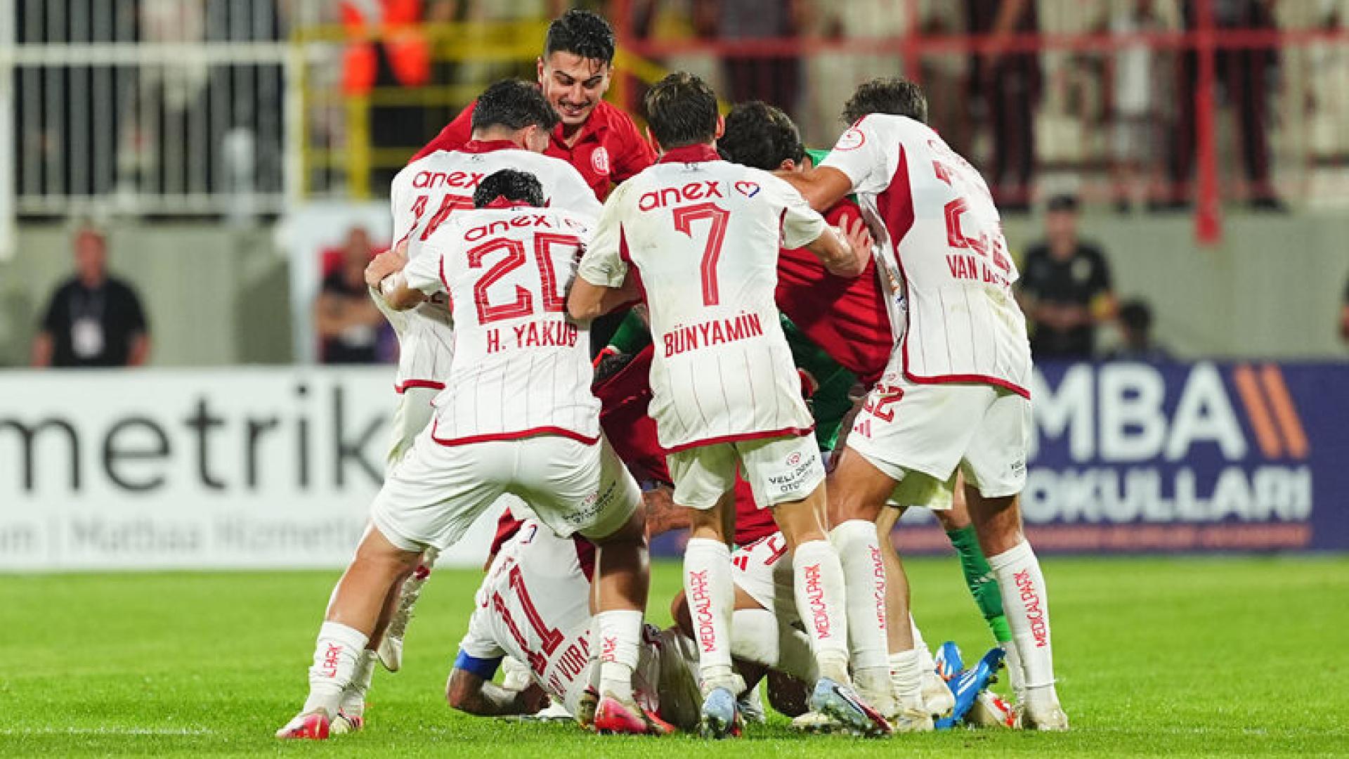 Güray Vural'dan Tarihi Ders: Antalyaspor Ümraniye'de 90+3'te Dirildi