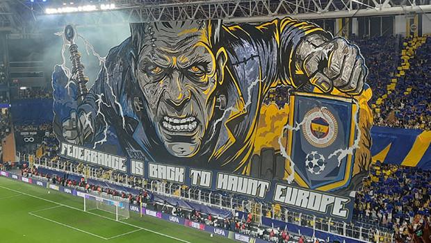 Fenerbahçe'den Kadıköy'de Büyüleyici Dev Şampiyonlar Ligi Koreografisi
