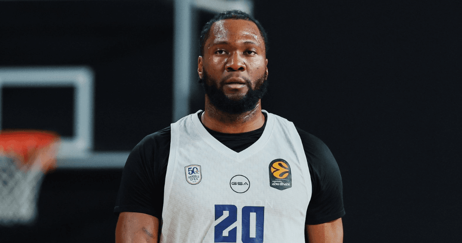 Anadolu Efes'ten Zenit'e Moskova'da 100 Atarak Gözdağı!