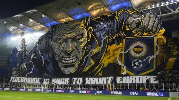 Fenerbahçe'nin Şampiyonlar Ligi Dönüşü: Tribünlerden Taktiksel Mesajlar