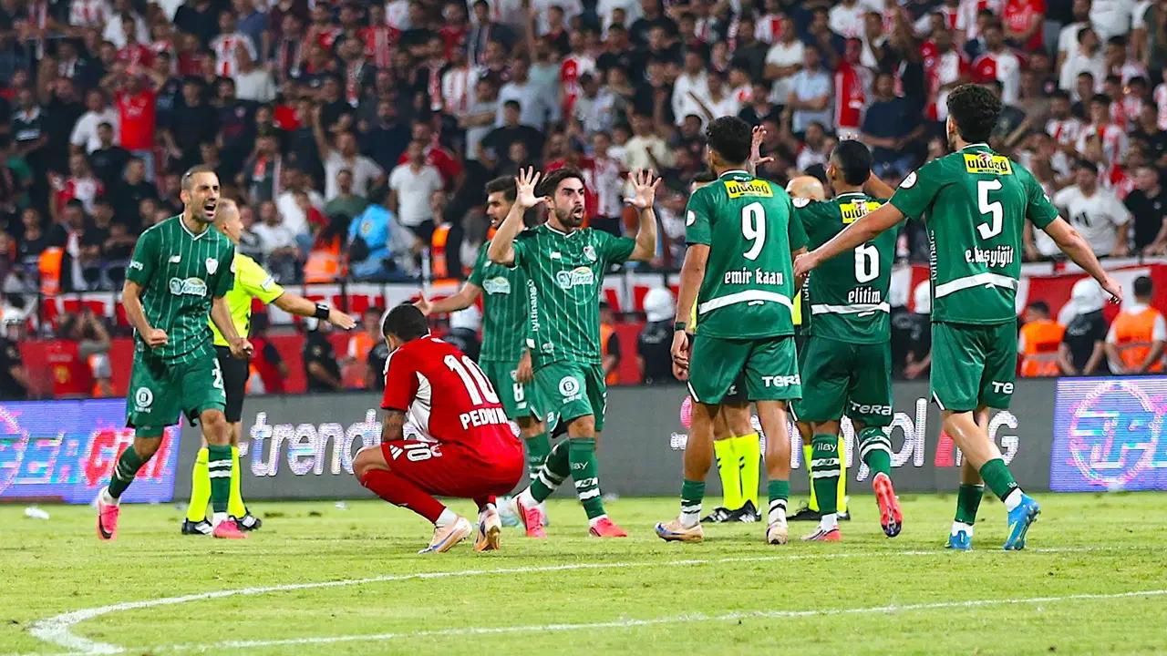 Kelechi Iheanacho'nun Sihirli Dokunuşu: Bursaspor'un Yeniden Doğuş Hikayesi