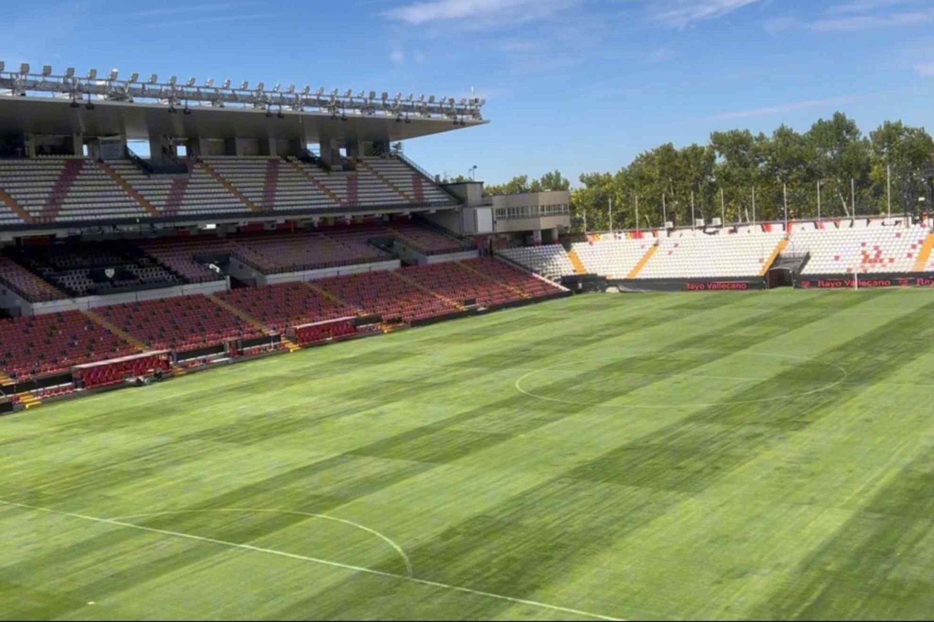 Vallecas'ta Çim Bakımı ve Rayo Vallecano'nun Espanyol Maçı Bekleyişi