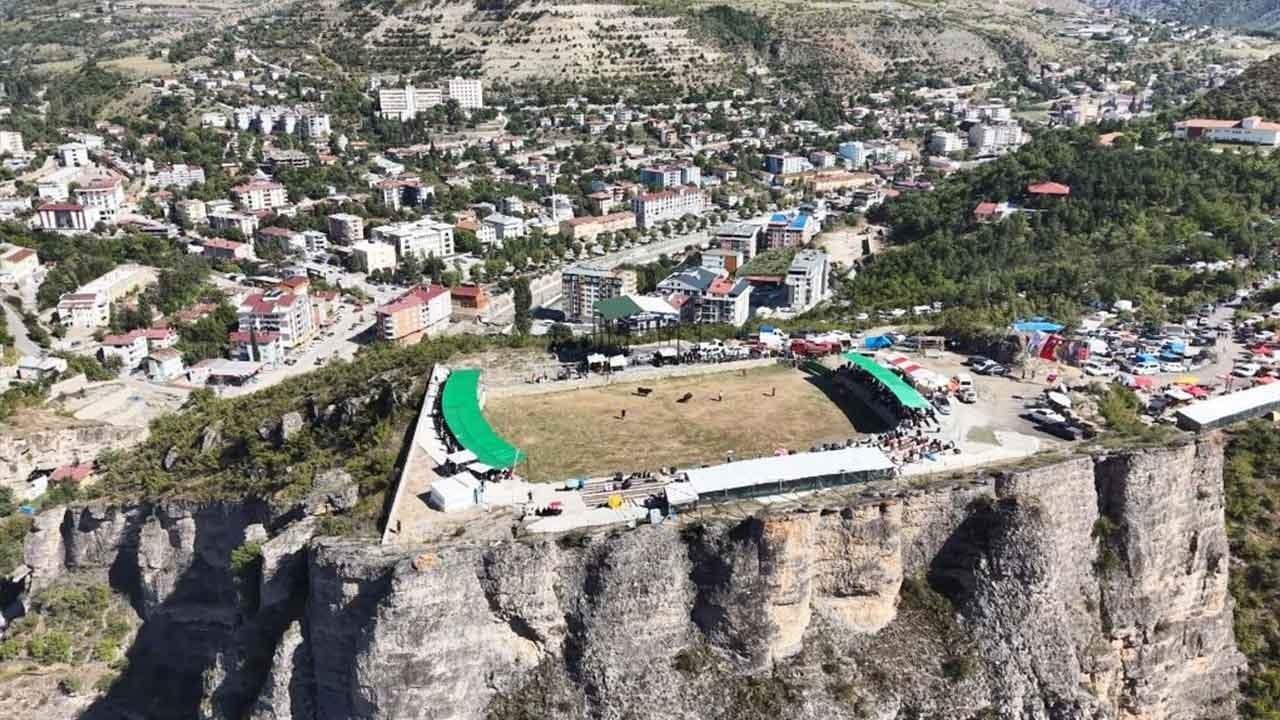 Ardanuç’un Kadim Arenasında Devlerin Dansı: 250 Metre Yükseklikte Görsel Şölen