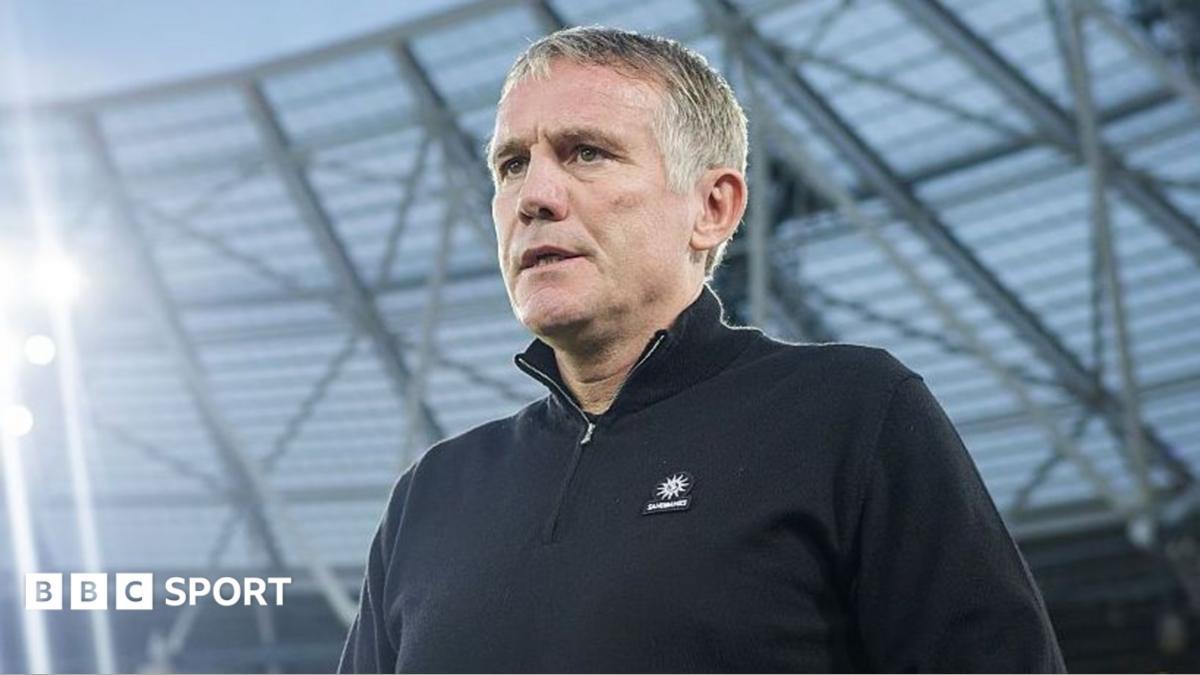 Wrexham'da Phil Parkinson Dönemi: 6-0'lık Yıkımın Ardından Yeni Bir Yol Haritası