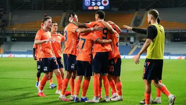 Başakşehir'den 4 Golle Görkemli Dönüş: Kriz Bitti, Uçuş Başladı