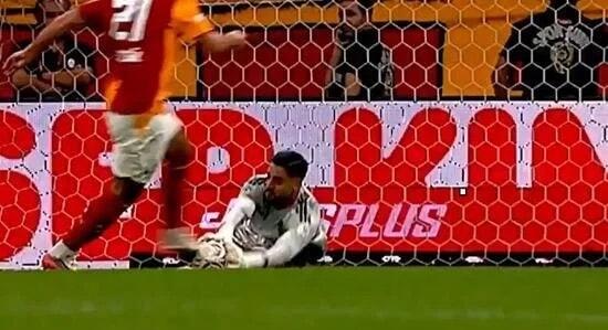 Galatasaray'da VAR Krizi: Okan Buruk'un Haklı İsyanı ve Oyunun Taktiksel Kırılması