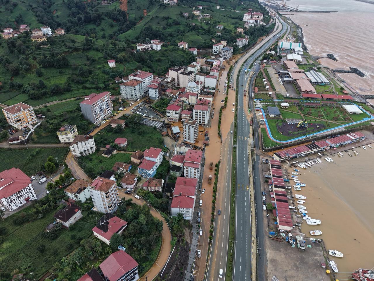 Karadeniz'de Doğa Felaketi: Futbolun Kalbi Sel Sularıyla Sınanıyor