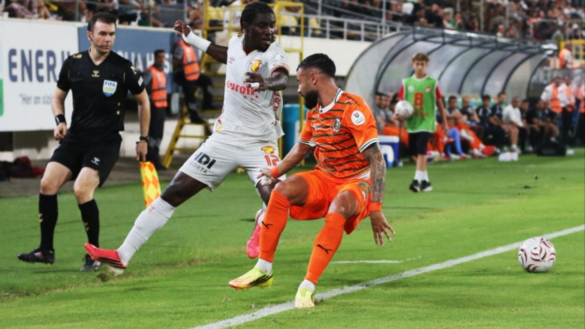 Süper Lig'de Gıda Zehirlenmesi Skandalı: 50 Kişi Hastanelik Oldu!