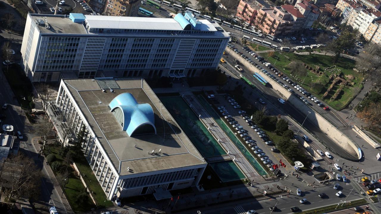 Siyaset ve Sporun Kesişimi: İstanbul Kulüpleri ve Stratejik Hamleler