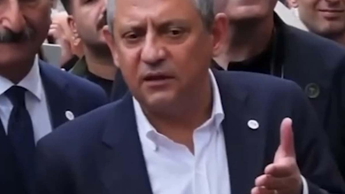 Özgür Özel'den Sürpriz Spor ve Siyaset Çıkışı: YENİ Parti'nin Adı Değişecek mi?